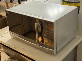 RCA 1.1 Cu Ft 1000W Microwave – Works Great