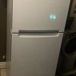 Whirlpool Refrigerator Midsize Fairly New  
