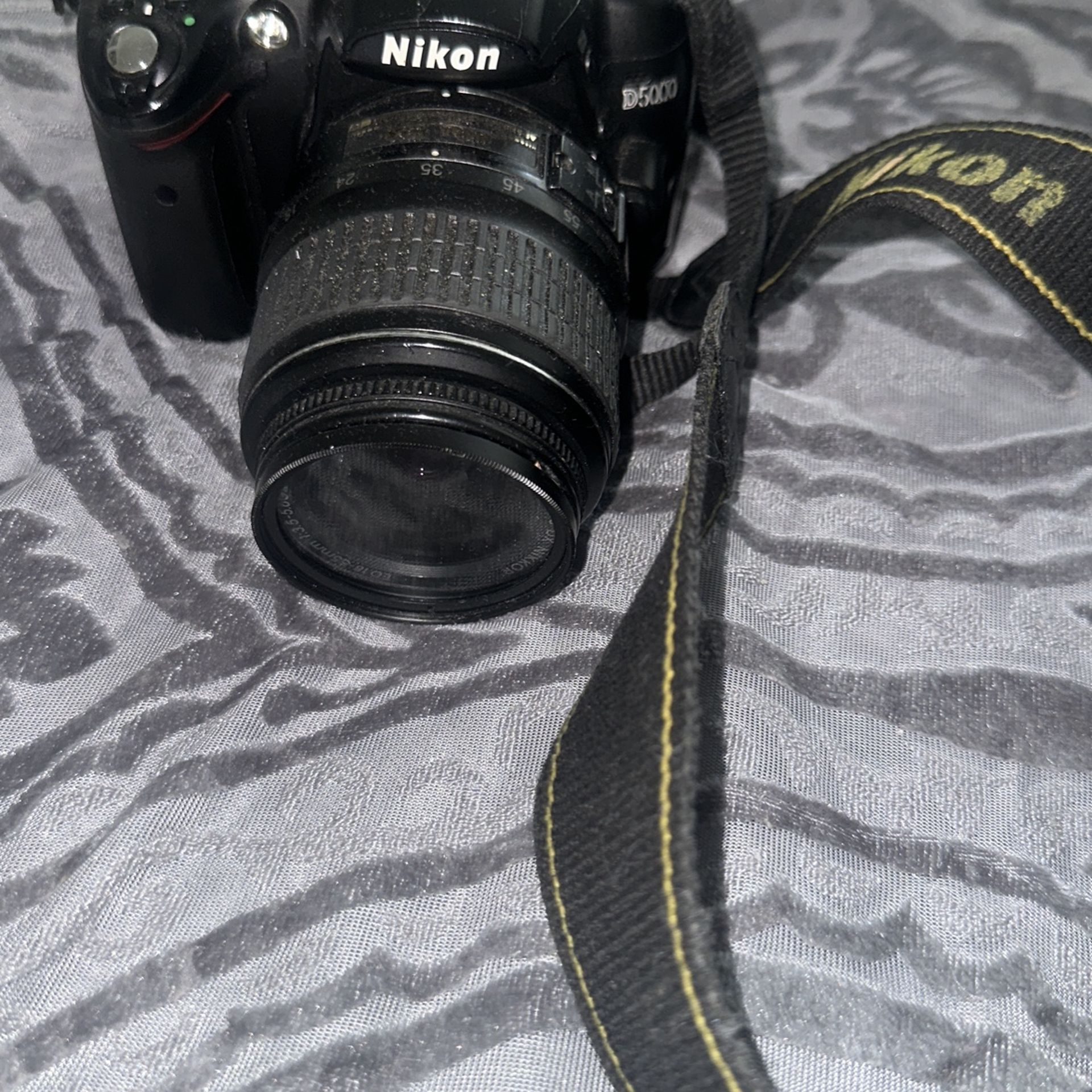 Nikon D5000 Camera With Lens And Charger