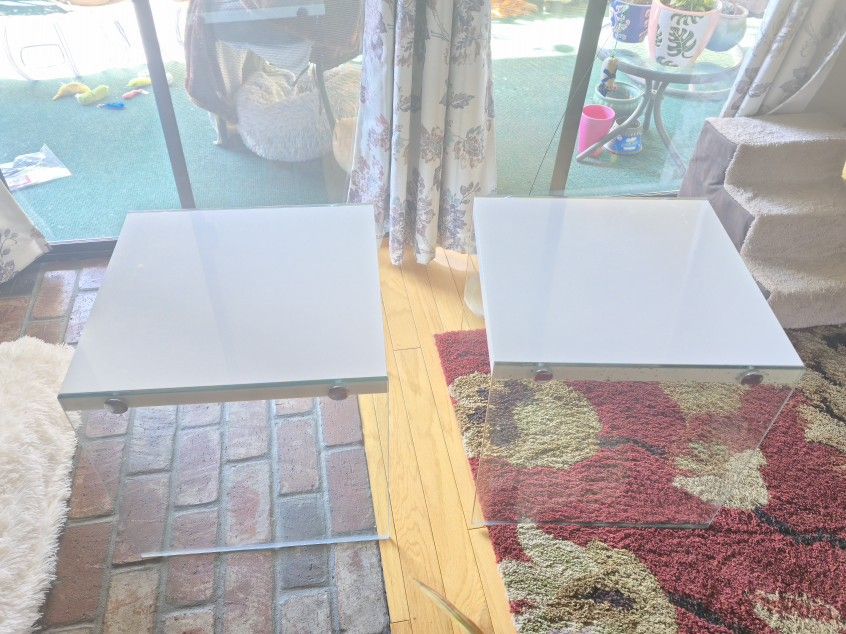 20$ TEMPERED GLASS. NESTING TABLES. MOTHER NO LONGER WANTS.