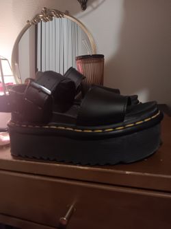 Dr.martens sandals platforms