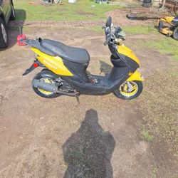 Bintelli 49cc Moped 
