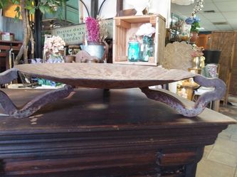 Metal outdoor decor piece