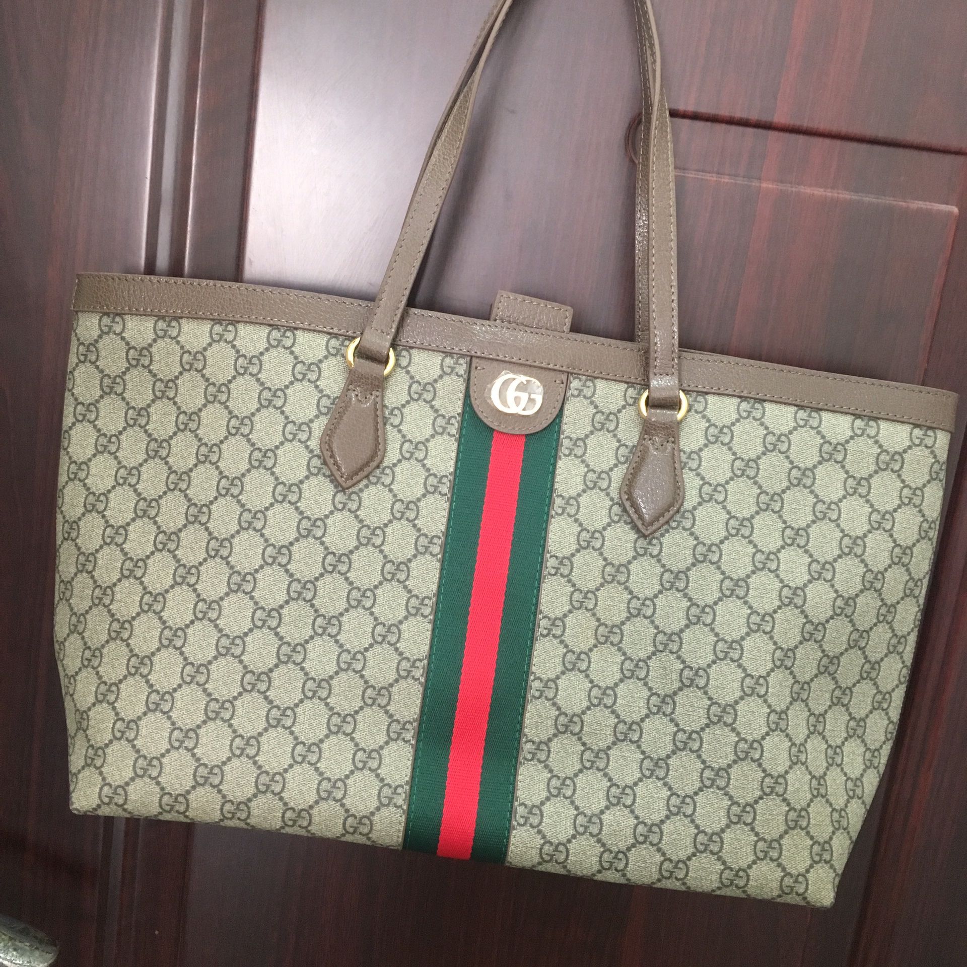 Ærlighed prins dyr Authentic Gucci Bags Gucci GG Supreme Ophidia Shopping Tote for Sale in  Littleville, AL - OfferUp