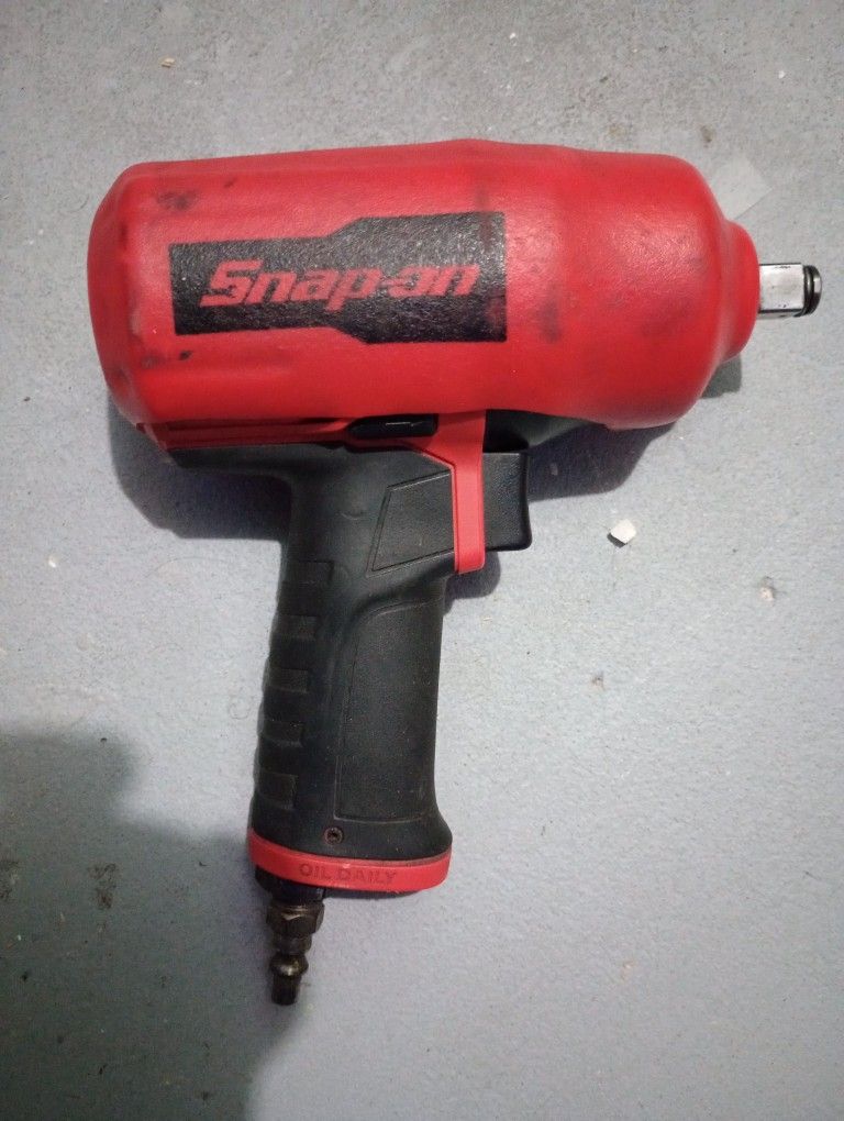 Snap On 1/2" Drive Heavyduty Air Impact wrench. Red