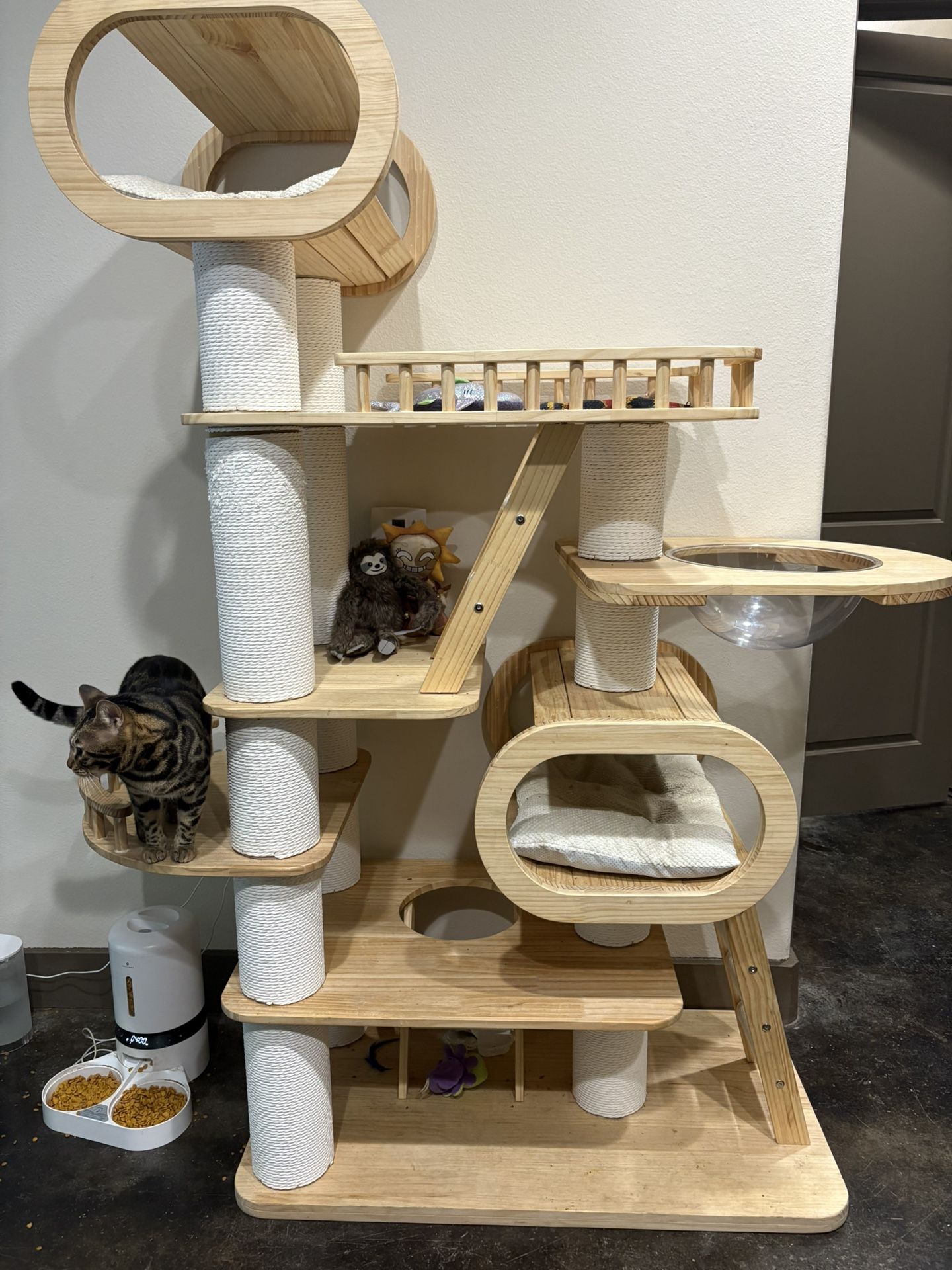 Real Quality/wood Cat Tree