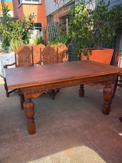 Antique beautiful dinner table with fold  out leaves Six beautiful Chairs