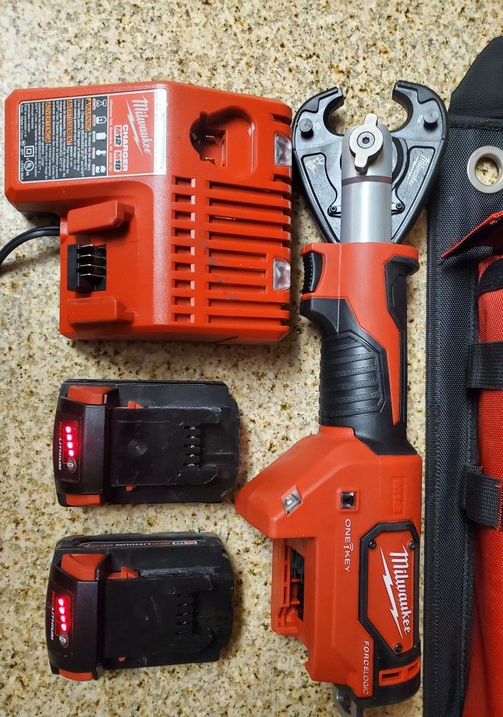 Milwaukee M18 Lithium-Ion Cordless FORCE LOGIC 6-Ton Utility Crimping Kit with D3 Grooves and Fixed O Die. NEVER USED