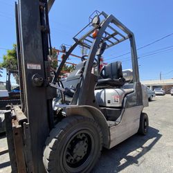 Pneumatic Tires NISSAN forklift For Sale 