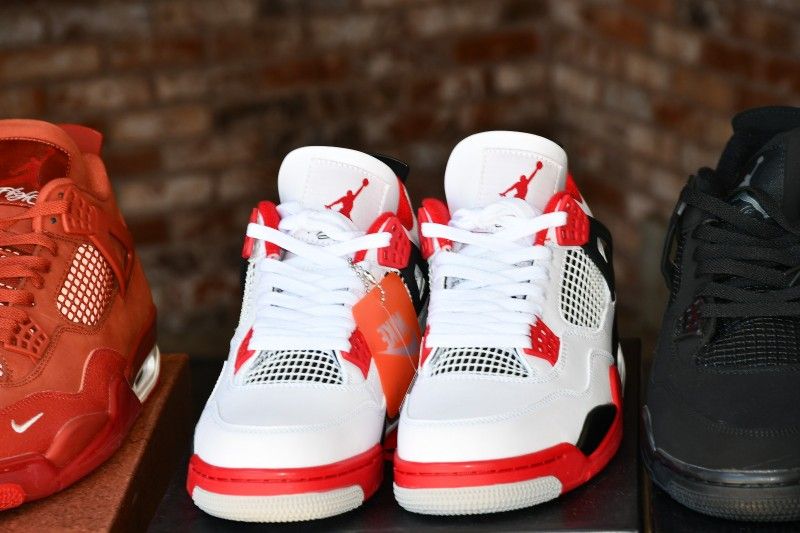 JORDAN 4 AJ4