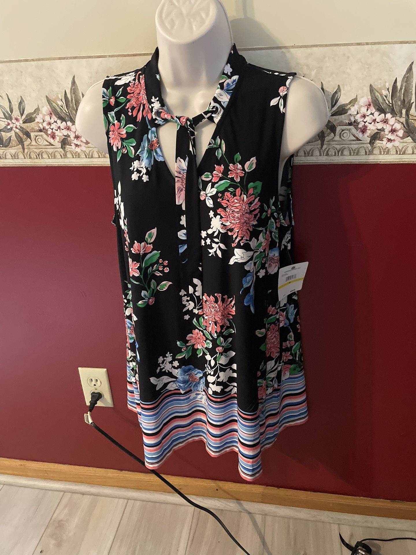 NWT Rafaella Floral Sleeveless Top
