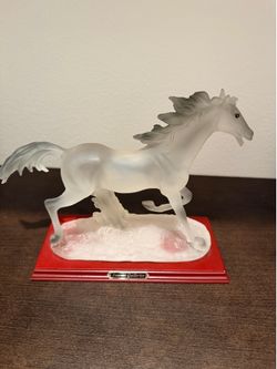 Svanti Galleries Frosted Glass Horse Figurine