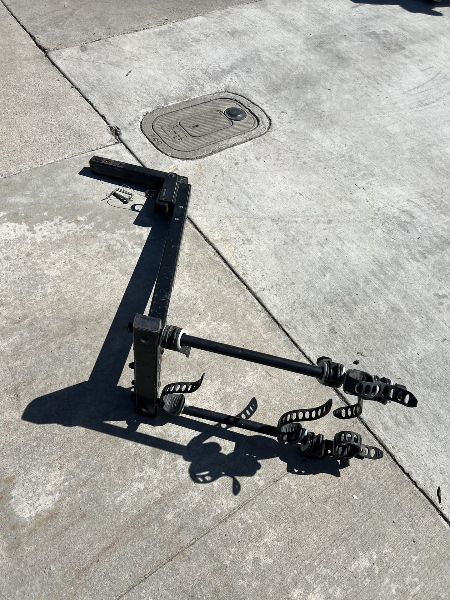 Thule Hitch Mount Bike Rack With Lock - 2 Bikes