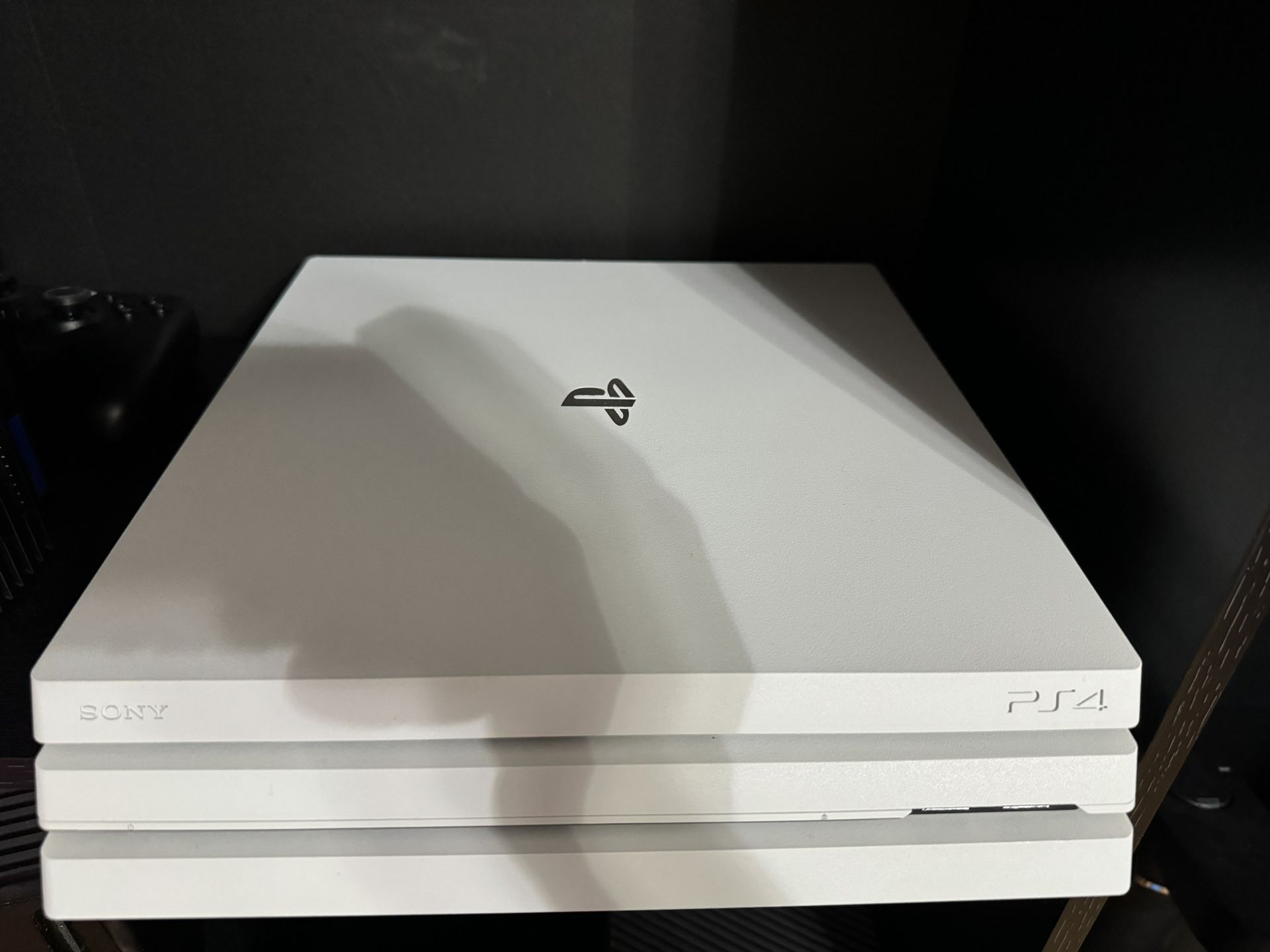 PS4 Pro Glacier White 1TB