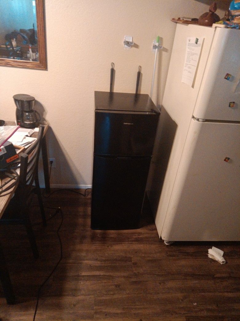 Bangson Mini Fridge/Freezer