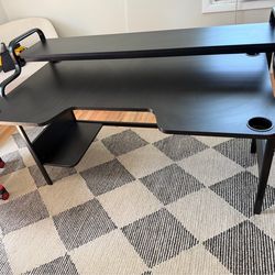Gaming desk