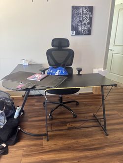 Corner desk