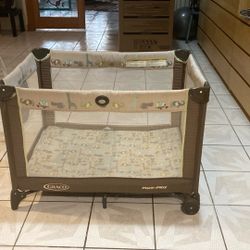 Graco Play pan With Mat