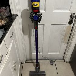 Dyson v8 Animal+ 