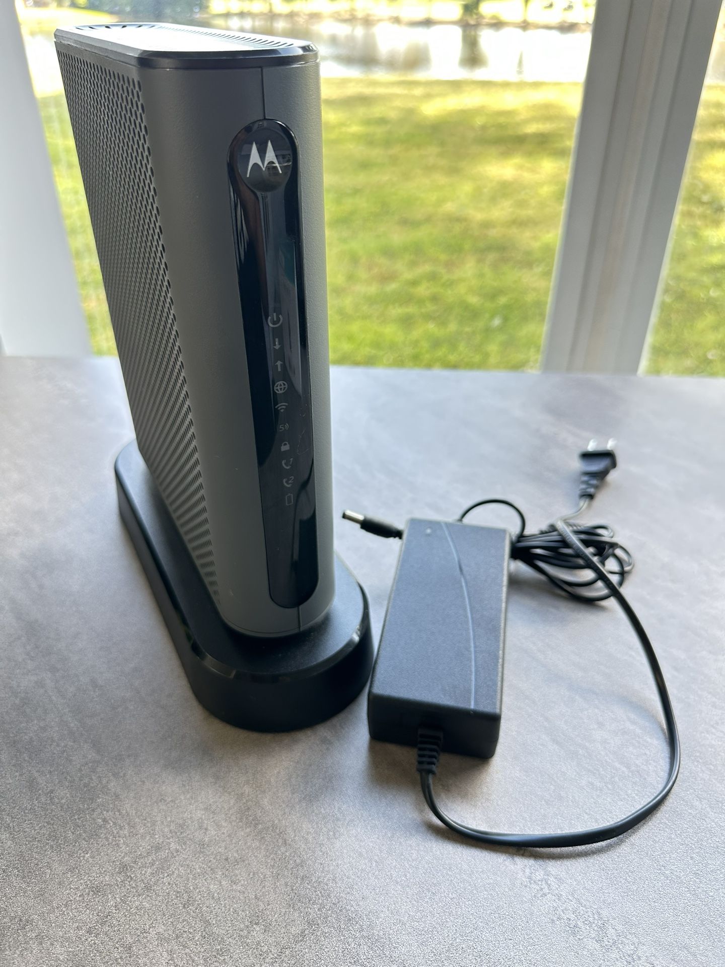 Motorola MT7711- 24x8 Cable Modem plus AC1900 Router with Voice