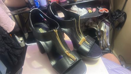 Brand new Michael Khors black heels size 7