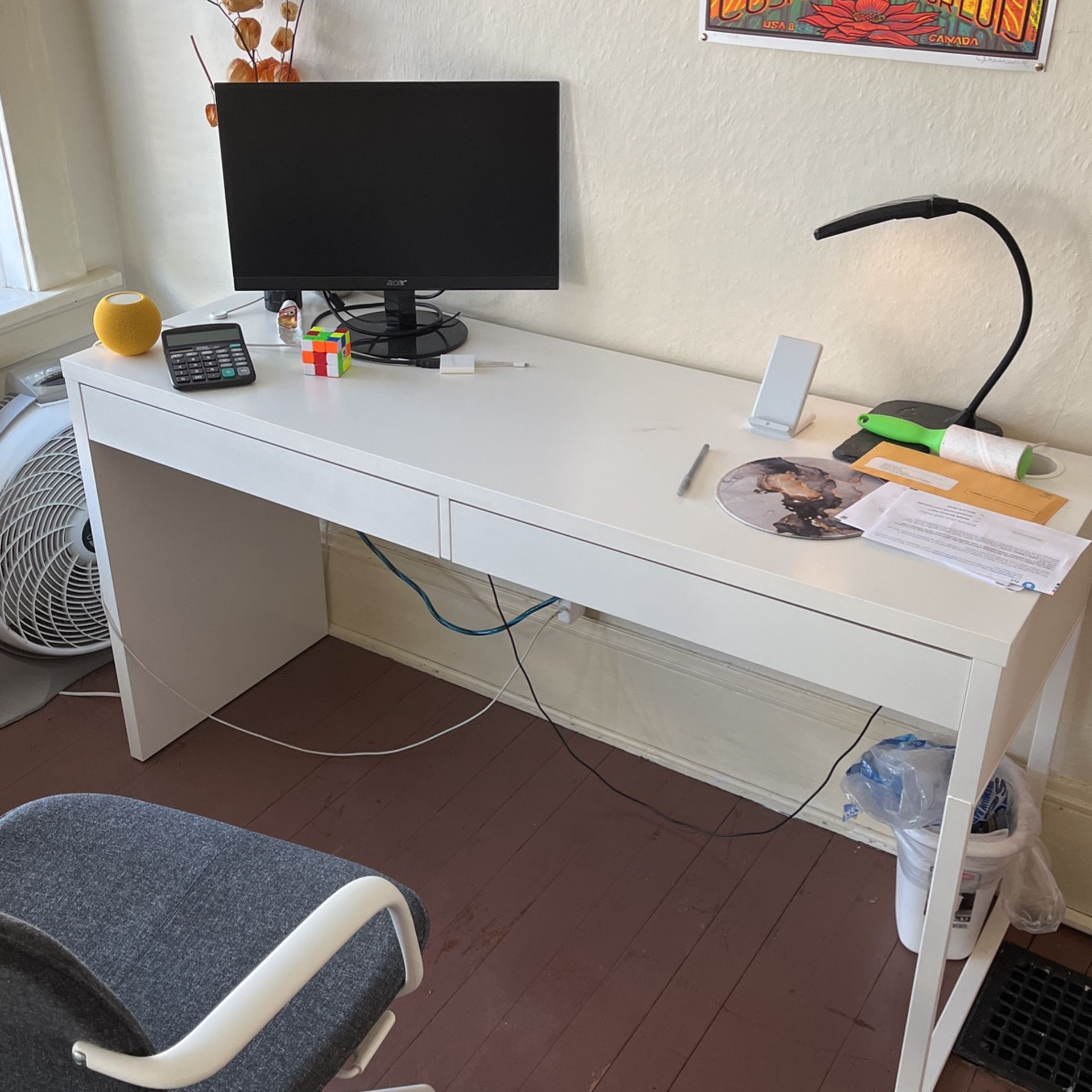 Ikea Desk And Chair. 