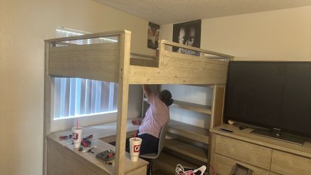 Desk/bed