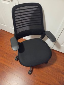 Black Mesh Back Office Chair with Armrests