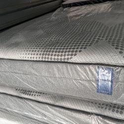 New /good quality and Very comfortable  King mattress. Free delivery 