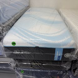 SPLIT CALIFORNIA KING SIZE TEMPURPEDIC LUXEBREEZE (SOFT) MATTRESS & BOX SPRING BED SET