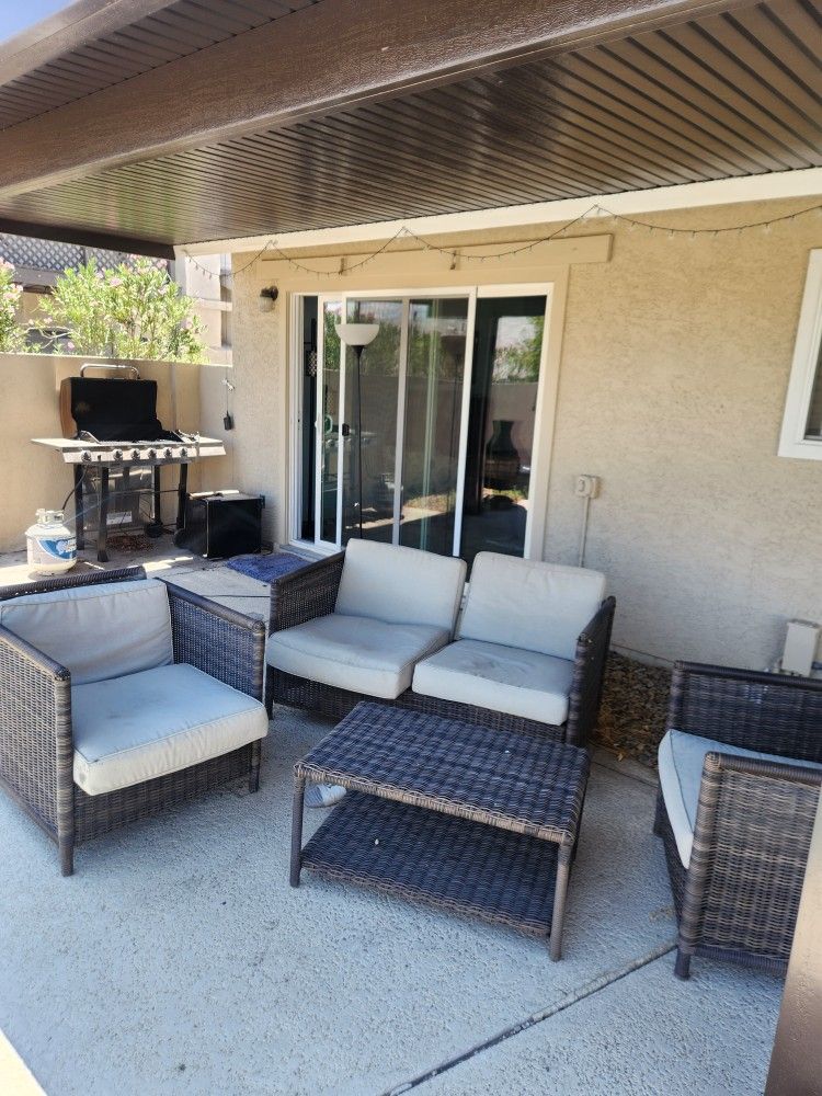 Patio Furniture Set For Sale Good Condition 