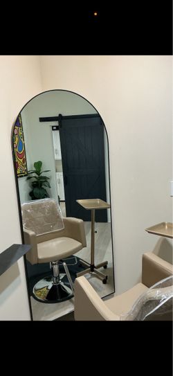 Salon chair