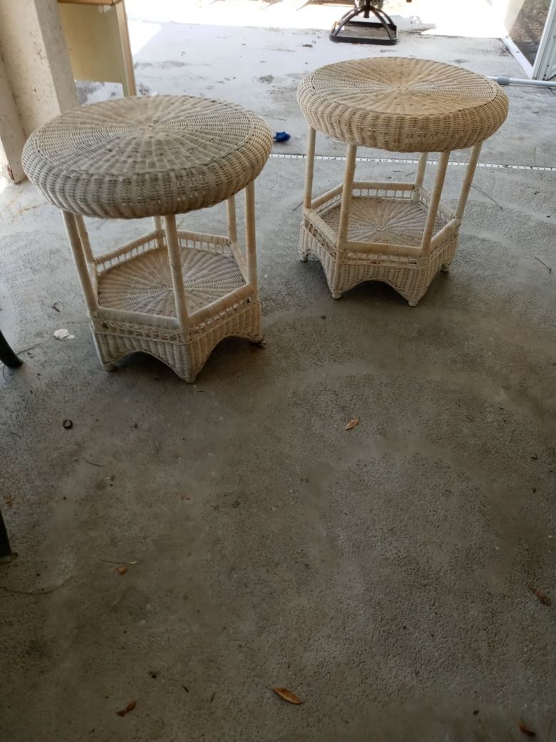 TWO 26 INCH ROUND EXCELLENT CONDITION WICKER TABLES $25 A PIECE