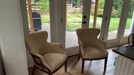 Set of chairs