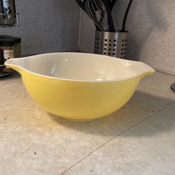 Vintage Pyrex Bowl