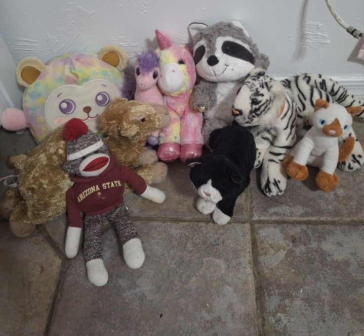 Random Small Stuffies / Plushies 