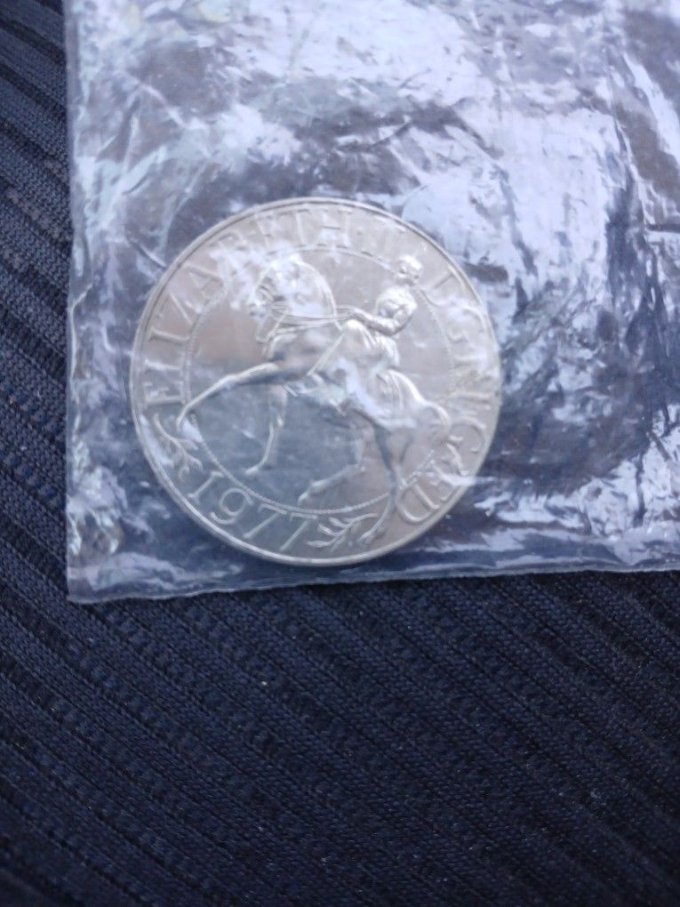 1977 ELIZABETH DGREGFD COIN 