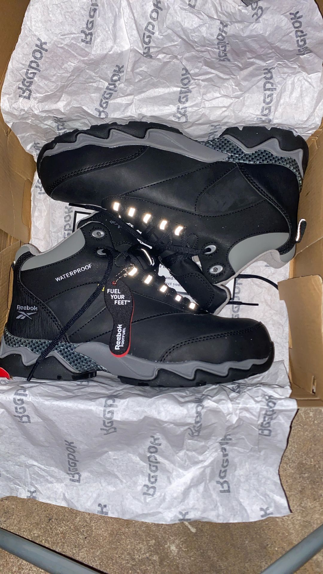 The Timberlands Men's Powerwelt Waterproof Steel-toe Boots in size 8.5 are a sturdy and reliable workwear option for men. Featuring a lace-up closure