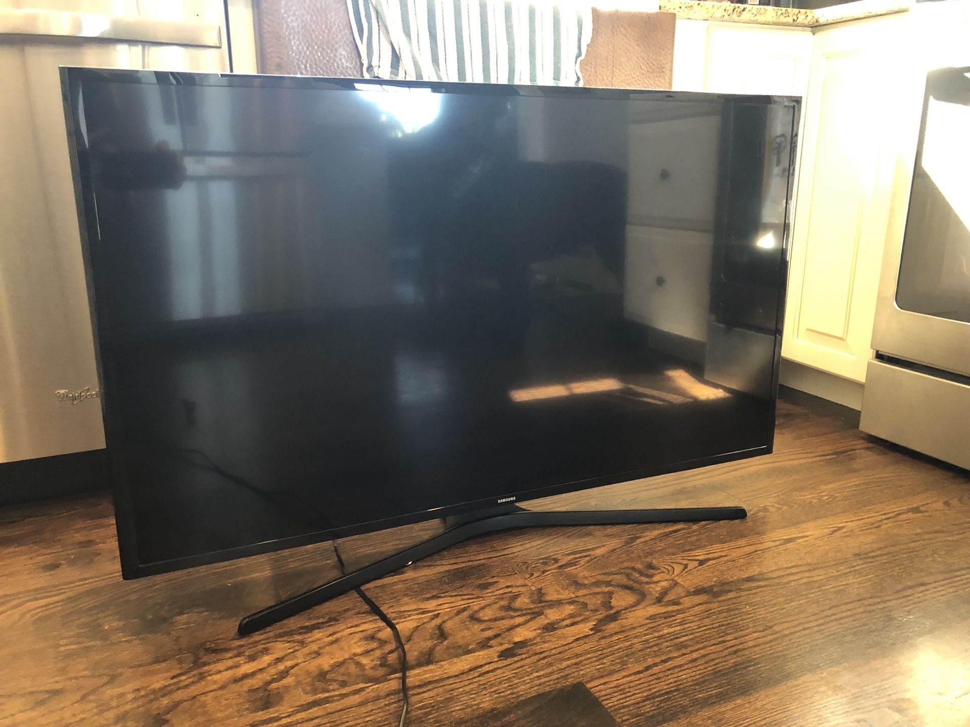 Samsung 48 inch Un48j5200 LED television tv 2 years old excellent condition with remote