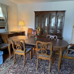 Traditional Bassett Dining Set