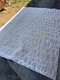 71/2’x91/2’ Textured Floor Rug