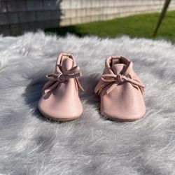 Old Navy Infant Fringed Moccasin Booties