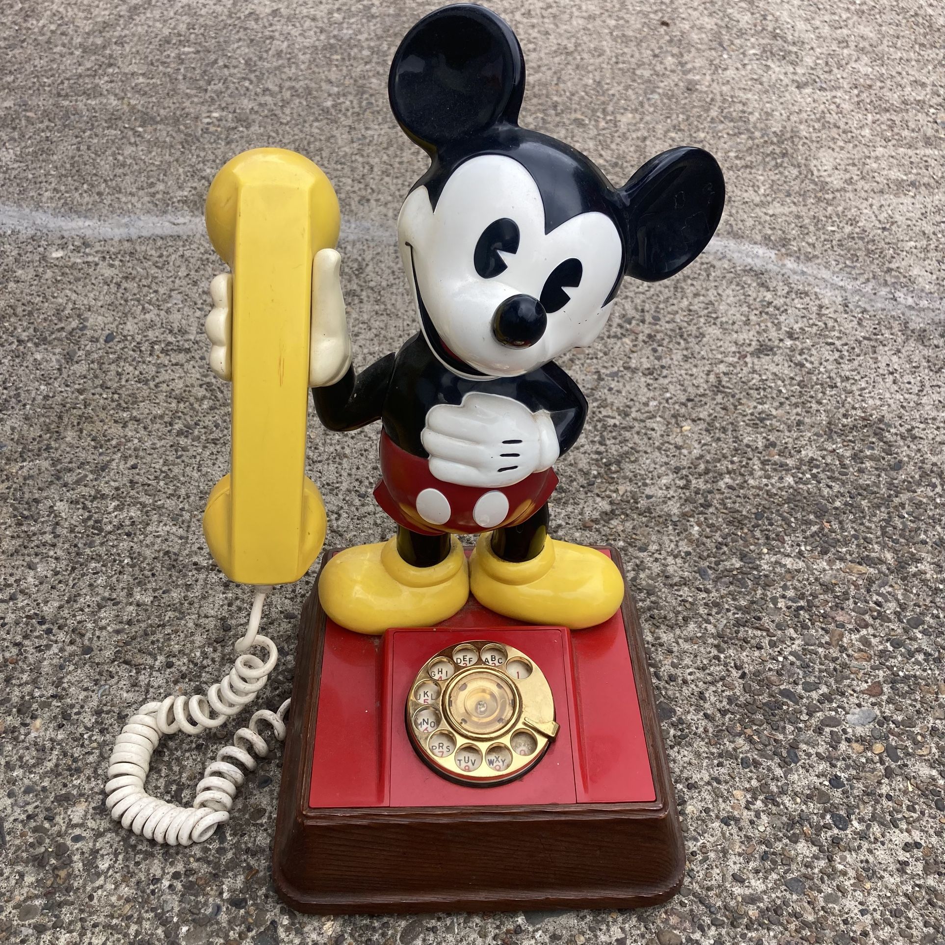 Vintage 1976 Mickey Mouse Phone. 