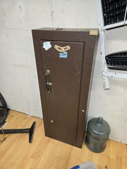 Solid gun safe cabinet