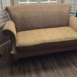 Loveseat 