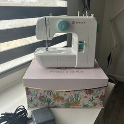 Singer Sewing Machine 