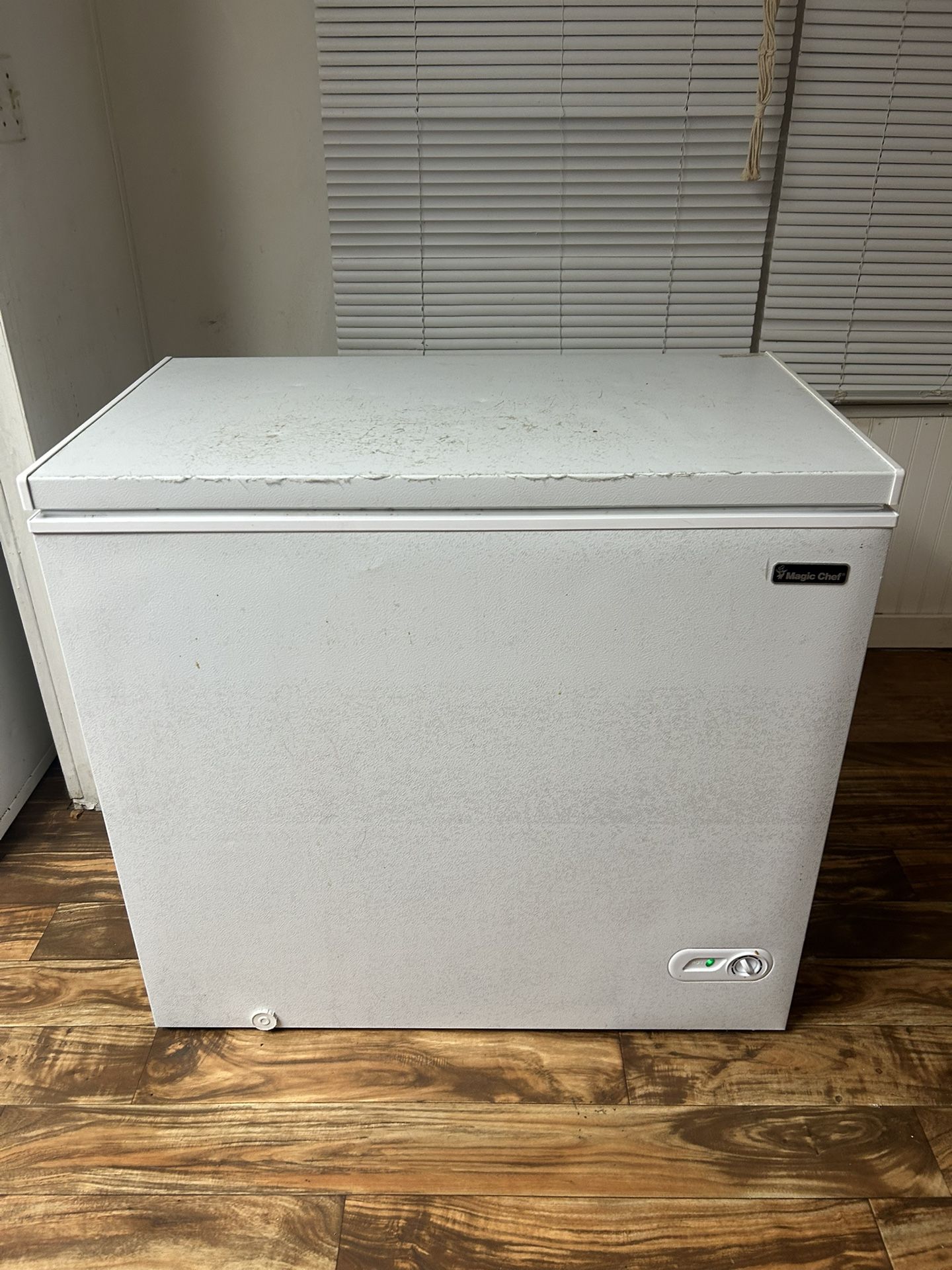 Deep Freezer Have 2 Normal Wear Works 100%