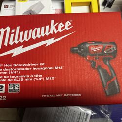 Milwaukee Hex Screwdriver Kit + 2 Batterys + Contractor Bag+ Charger