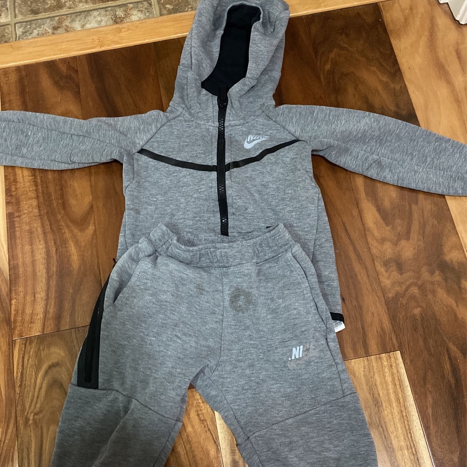 Boy Nike Outfit 3T