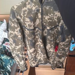 Nike Tech Camo Size L